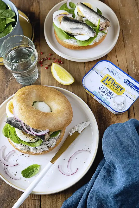Bagel peu salé aux sardines